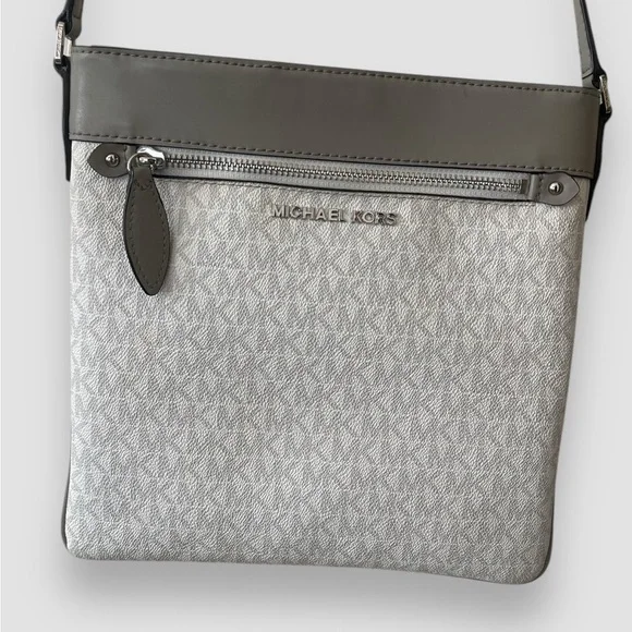 Michael Kors Connie Signature Messenger Crossbody Bag White Gray Large Like New
